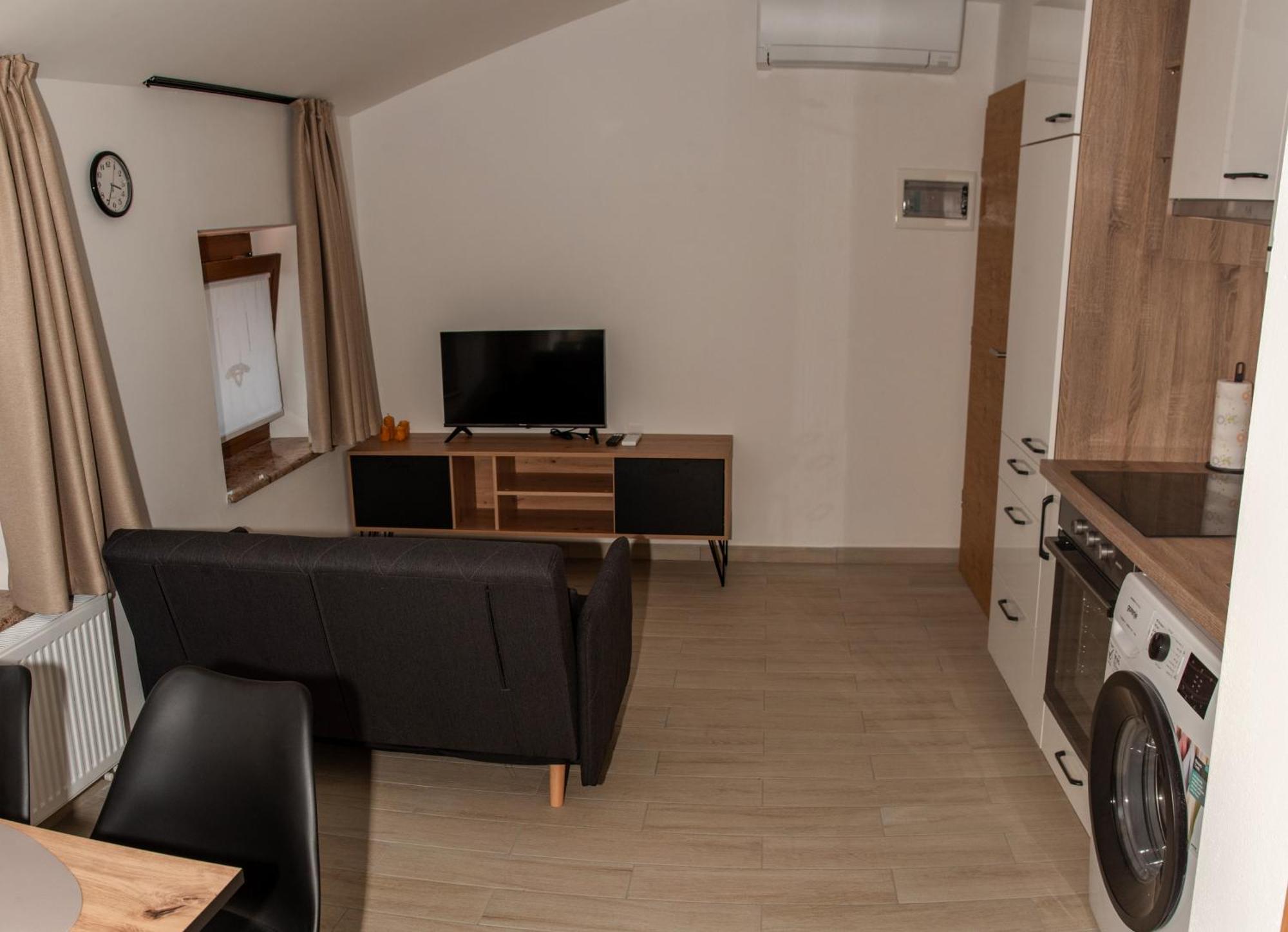 Apartmaji Tinta Kanal ภายนอก รูปภาพ